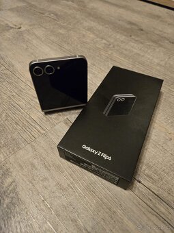 Samsung Z Flip6 - 256GB - 2