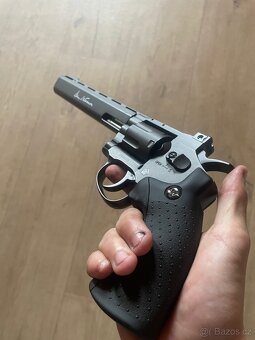 Airsoft revolver - 2