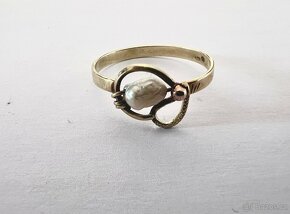 Zlatý dámský prsten s perlou Zlato 585/1000 (14 kt),1,40g - 2
