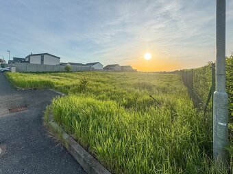 Prodej pozemku pro bydlení, 821 m2, Pečky - Velké Chvalovice - 2