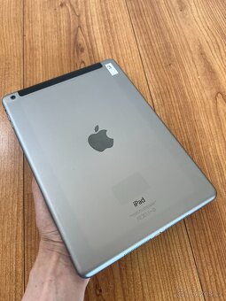 iPad Air 1.generace 16GB Cellular Space Gray - 2