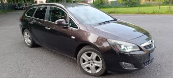 Opel Astra sports touter 2.0 cdti - 2