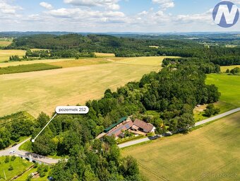 Prodej dvou pozemků o výměře 7.891 m2 u lesa v Třebanicích - - 2