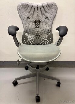 Kancelářská židle Herman Miller Mirra - top stav - 2