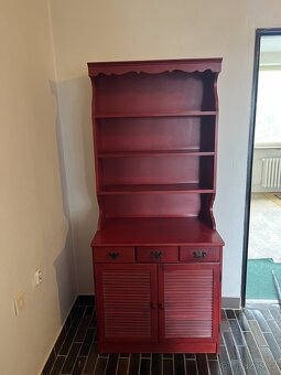 Červená sada  třech skříní, stolu a židlí 5ks - 2