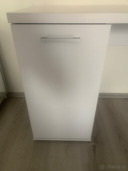 Bílý psací stůl - 2