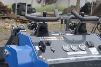 Kolový mini nakladač - 2