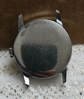 Prim  15 rubínů  s datumem - 2