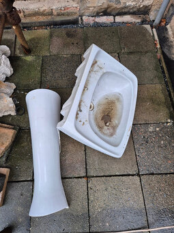 Umyvadlo s nohou za odvoz - 2