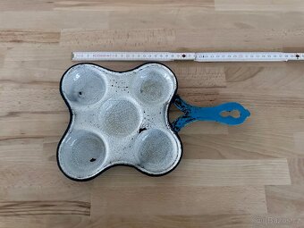 Starý lívanečník litinový se smaltem - 2