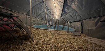 Bazén s kompletním zázemí.. - 2