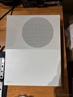 Xbox One S 1TB s mechanikou - 2