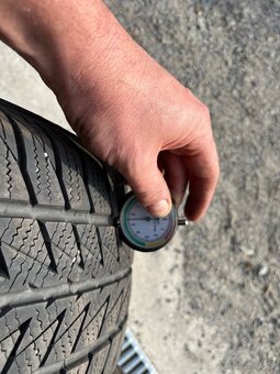Pneu 215/55/16 - 2