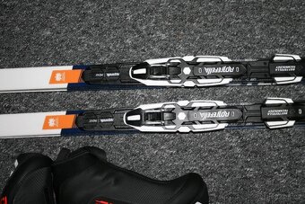 bezkly Kastle so stupacim pásom 179 cm - 2