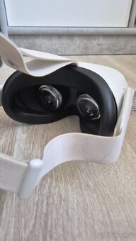Oculus Quest 2 (64 GB) - 2