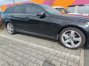 W212 245/40 R18 letní pneumatiky - 2