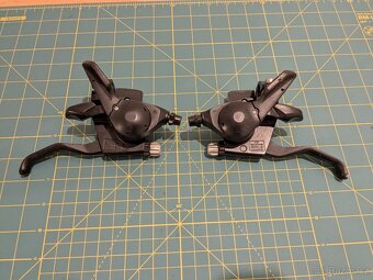 Řadící a brzdové páčky Shimano Alivio 3x9 - 2