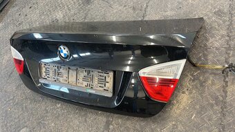 Zadní víko kufru BMW E90 blacksaphire - 2