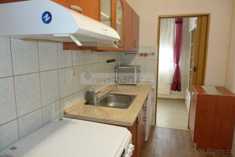 Prodej útulného bytu 3+1 se šatnou po rekonstrukci v Přeštic - 2