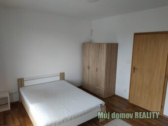 Pronájem neprůchozího pokoje v klidné části Prahy 8 Čimice. - 2