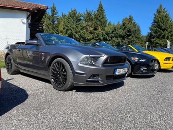 Ford mustang cabrio prodam vymenim - 2