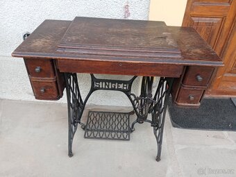 Retro šicí stroj Singer - 2