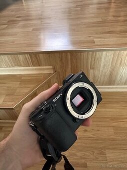 Sony alfa a6400 (na díly) + přislušnství - 2
