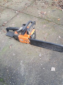 Motorová pila (lišta 30cm) - 2