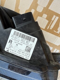 Prave přední světlo Fabia III - 2