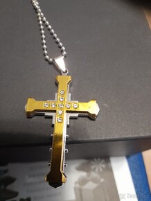 Přívěsek ve tvaru kříže - 2