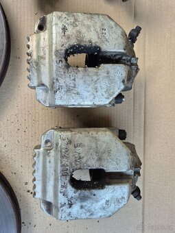 Přední brzdy 330mm E90/91 komplet - 2