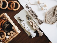 klíčenka, macramé, různé barvy - 2