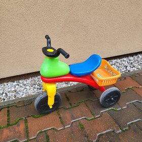 Dětská odrážecí tříkolka s košíkem - 2