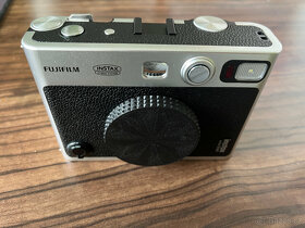 krytka objektivu Fujifilm Instax Mini EVO - 2