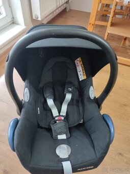 Autosedačka MaxiCosi Cabrio Fix a Isofix Family Fix - 2