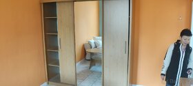 Krásná posuvná moderní skříň - 2