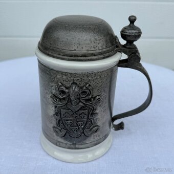 Starožitný porcelánový korbel cínová montáž rytířský erb - 2