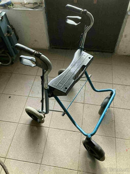 Invalidní chodítko pro seniory a důchodce - zdarma - 2