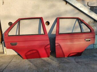 Zadní dveře škoda favorit- levé a pravé - 2