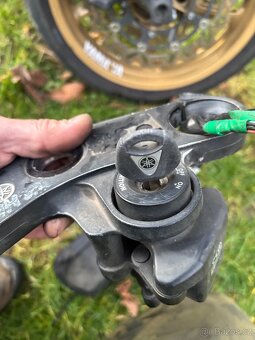 Spinaci skrinka a ridici jednotka na Yamaha R1 04-06 Rn12 - 2