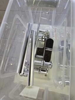 Hliníkové madla ze sprchových koutů - 2