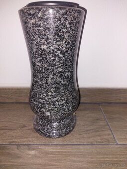 Hřbitovní váza - 2