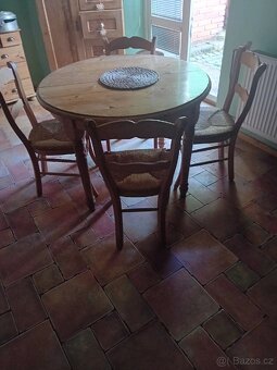 Rozkládací stůl plus 5 židlí - 2