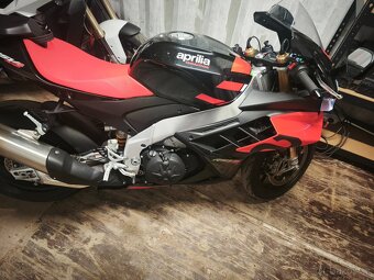 Aprilia rsv4 1100 - 2
