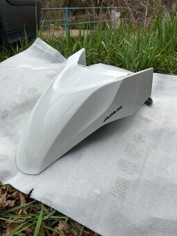 Honda PCX125 přední blatník (61100-K1Z-J100) - 2