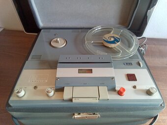 Magnetofon Uher 712 - 2