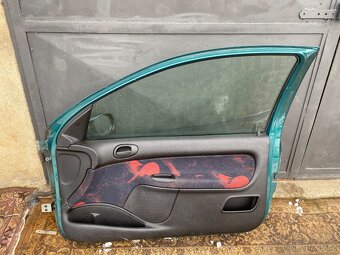 Pravé přední dveře Peugeot 206 3dv. - 2