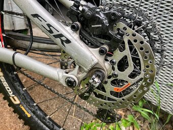 Celoodpruzene kolo Specialized - 2