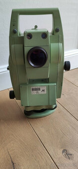 Totální stanice Leica TCRA 1103 Plus s příslušenstvím a kufr - 2