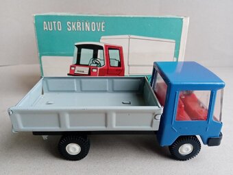 Igra- valník, plechové auto, stará hračka, 80.léta - 2